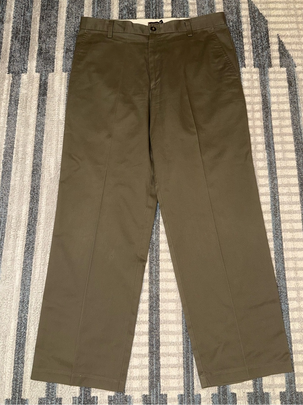 Dockers D3 Men’s Brown Grey Straight Leg Flat Front Chinos 34x30 Stretch Comfort